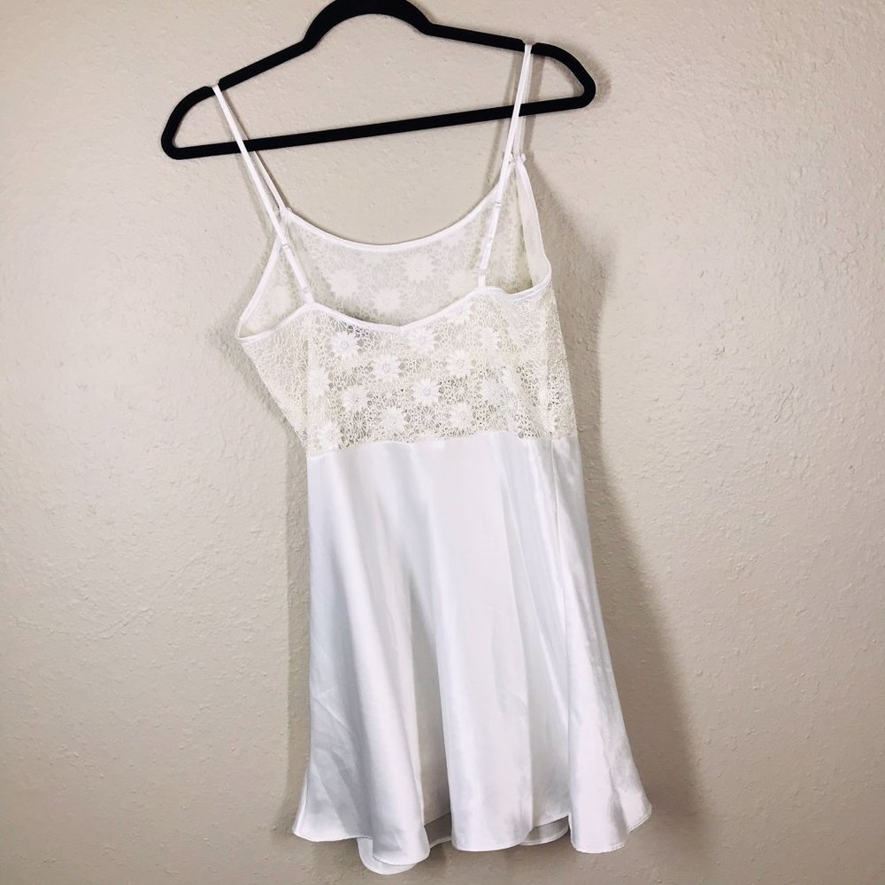 Vintage Jones New York White Lace and Satin Chemise Nightgown - Picture 4 of 11